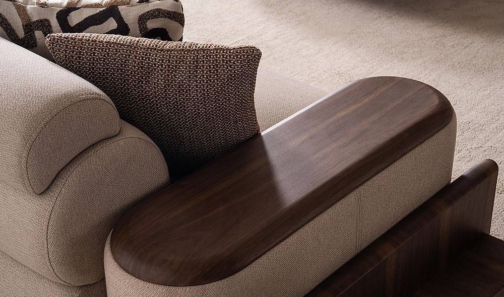 Alya Driezitsbank met houten armleuning – premium kwaliteit, bruin