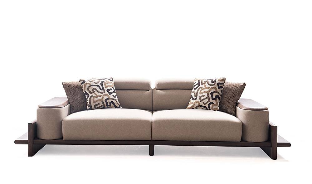 Alya Driezitsbank met houten armleuning – premium kwaliteit, bruin