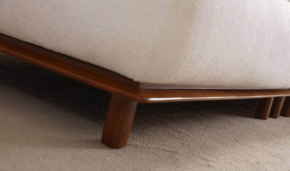 Luxe Girne bank met salontafel — stijlvol design