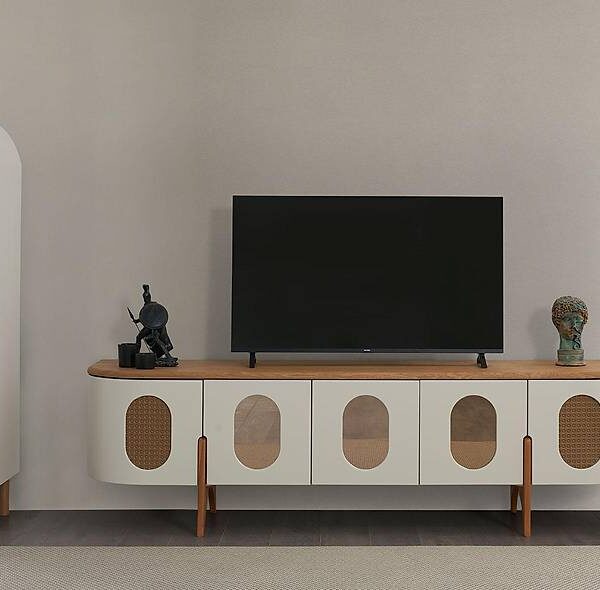 Luxe klassiek tv-meubel met rijk houtsnijwerk