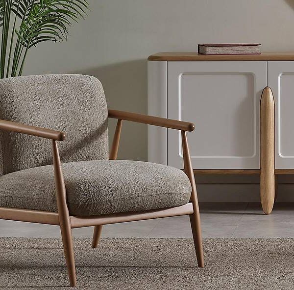 Luxueuze bouclé fauteuil met houten armleuningen