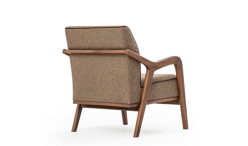 Marie Berjer: Luxe fauteuil met houten armleuningen, bruin