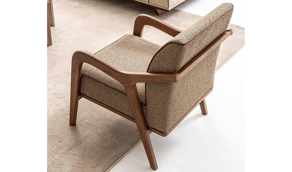 Marie Berjer: Luxe fauteuil met houten armleuningen, bruin