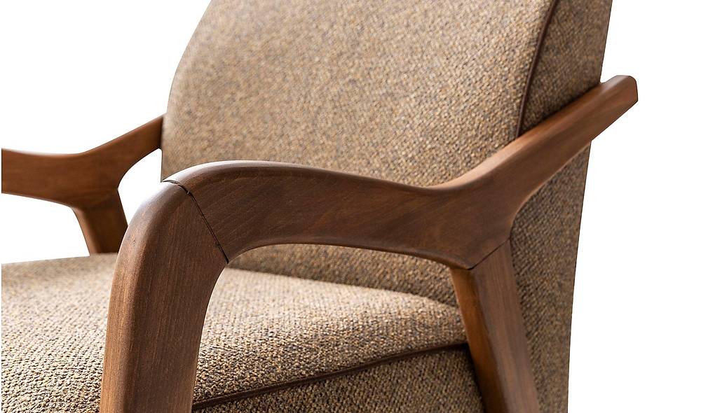 Marie Berjer: Luxe fauteuil met houten armleuningen, bruin
